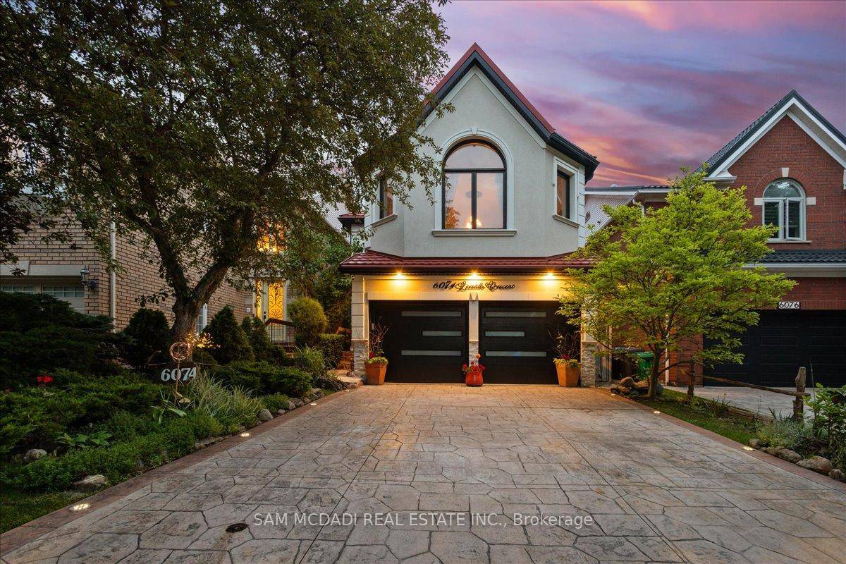 Opportunity knocks in the heart of Central Erin Mills !