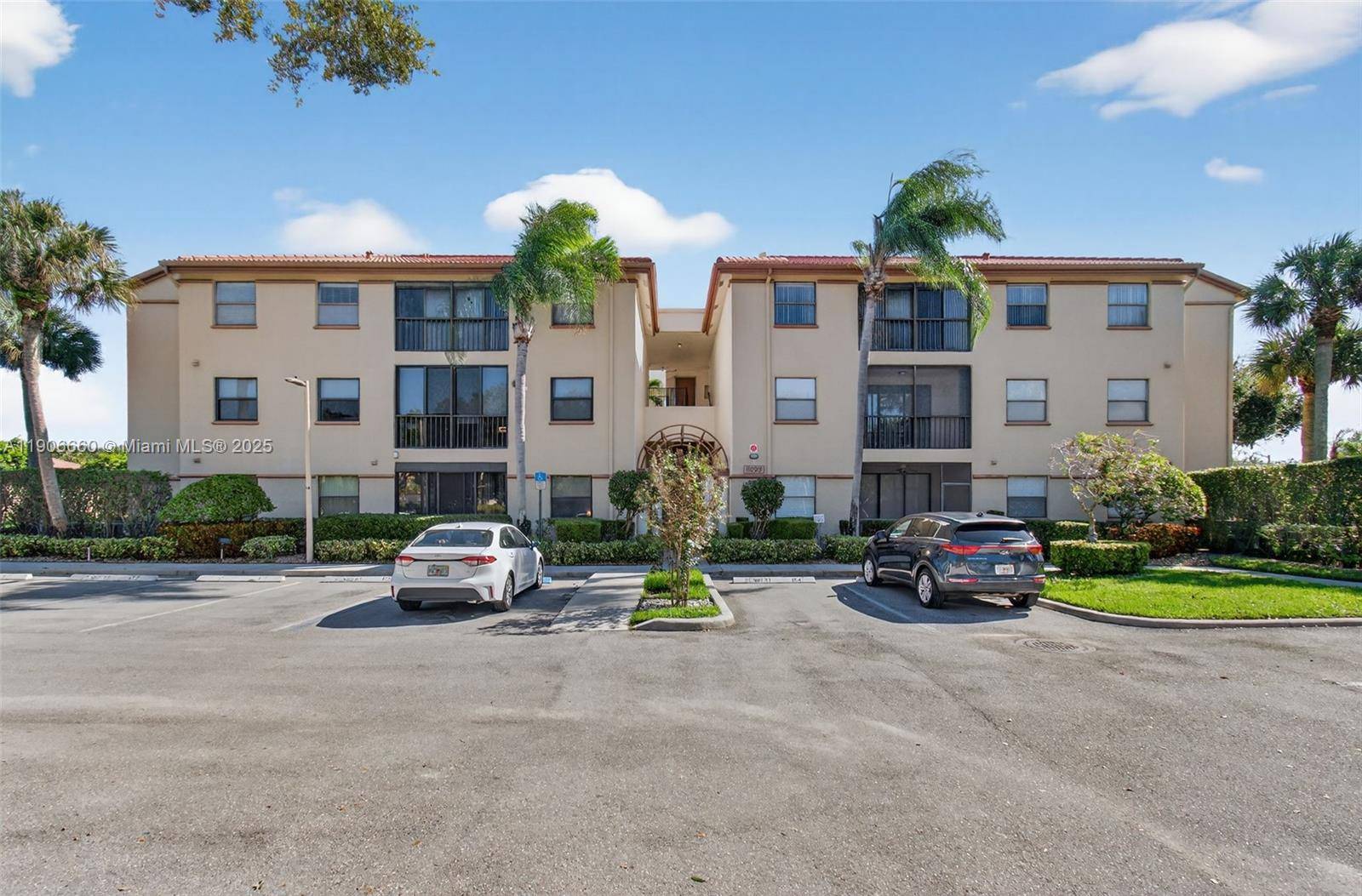 Beautiful 3 bed, 2 bath condo in desirable Excellente Village of the resort style Platina all ages community.