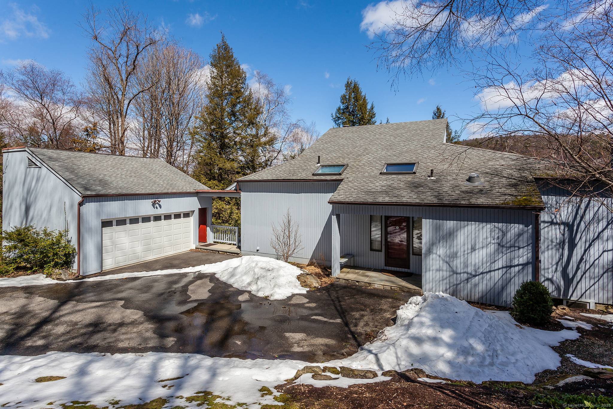 DIRECT WATERFRONT on Candlewood Lake DEER RUN SHORES, a private Lake community.