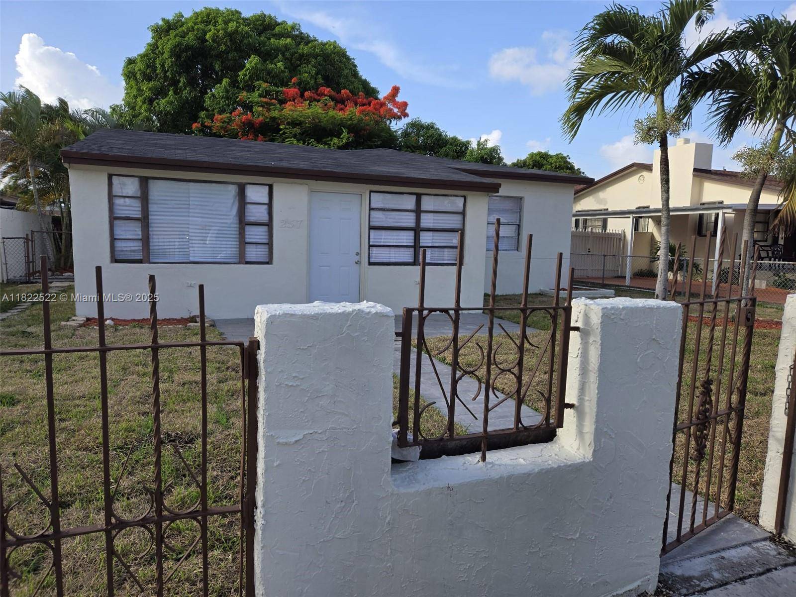 Beautifully remodeled 3 bed 1 bath home in Hialeah.