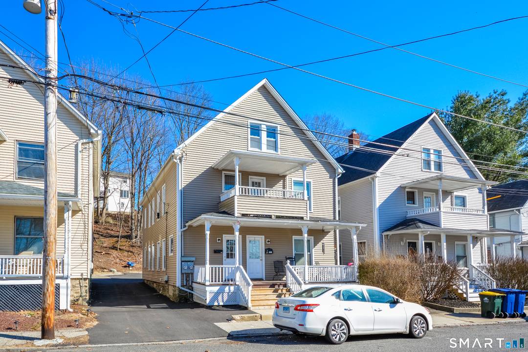 This is a great opportunity for an owner occupant or investor to own this well maintained 2 unit property.