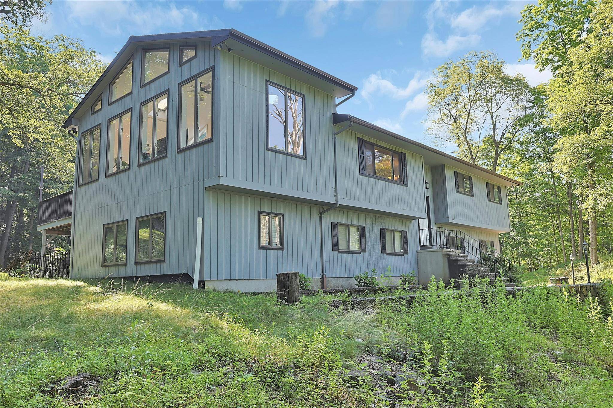 Welcome to your dream home perched upon a hill !
