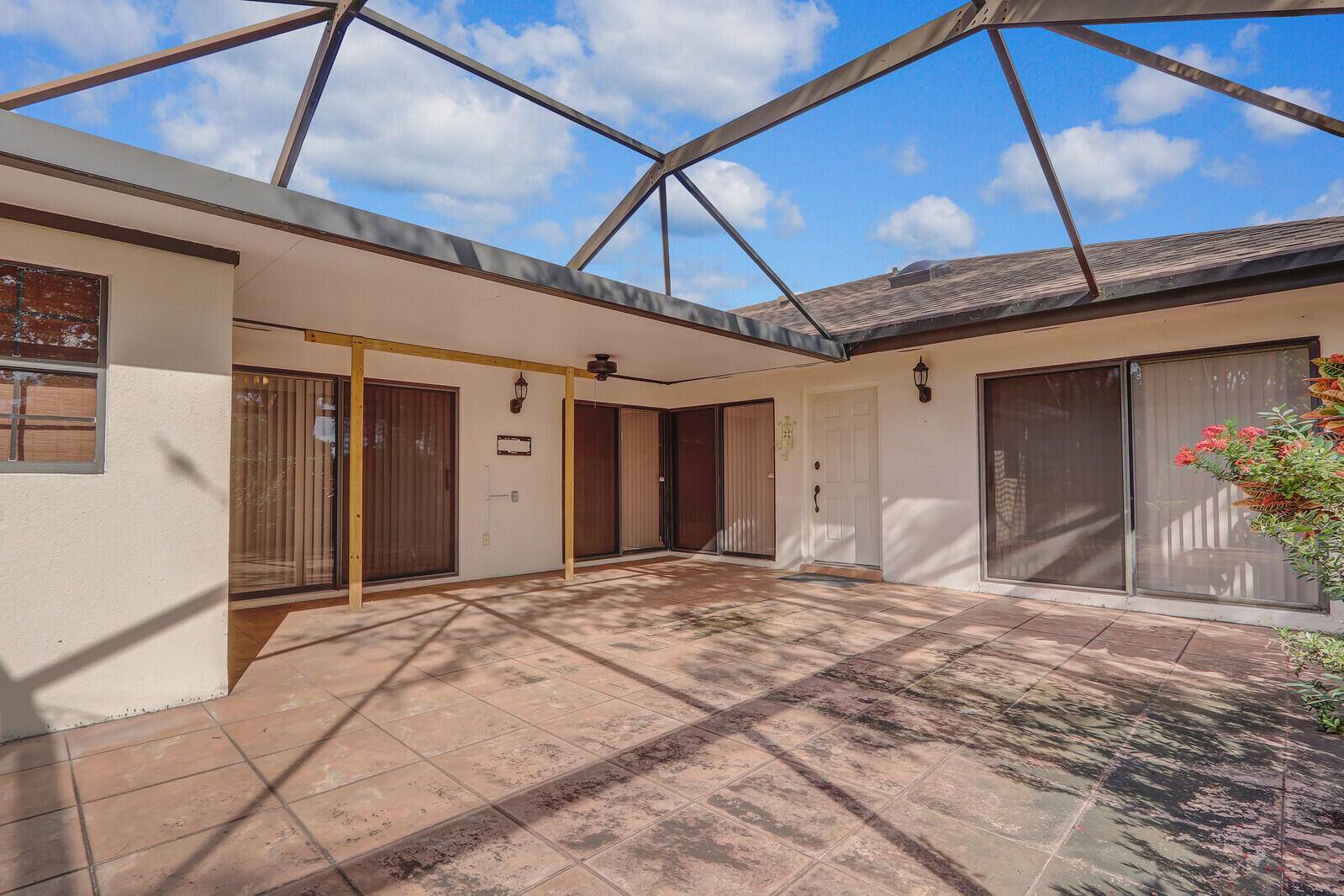 Beautiful Hobe Sound condo with complete privacy nestled in the Jefferson Corners subdivision of Heritage Ridge.