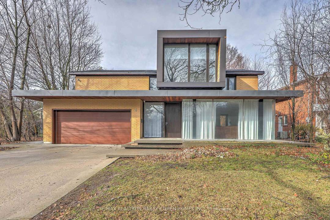 Welcome Home to this Rare urban style entertainer's paradise on a large 60x174.