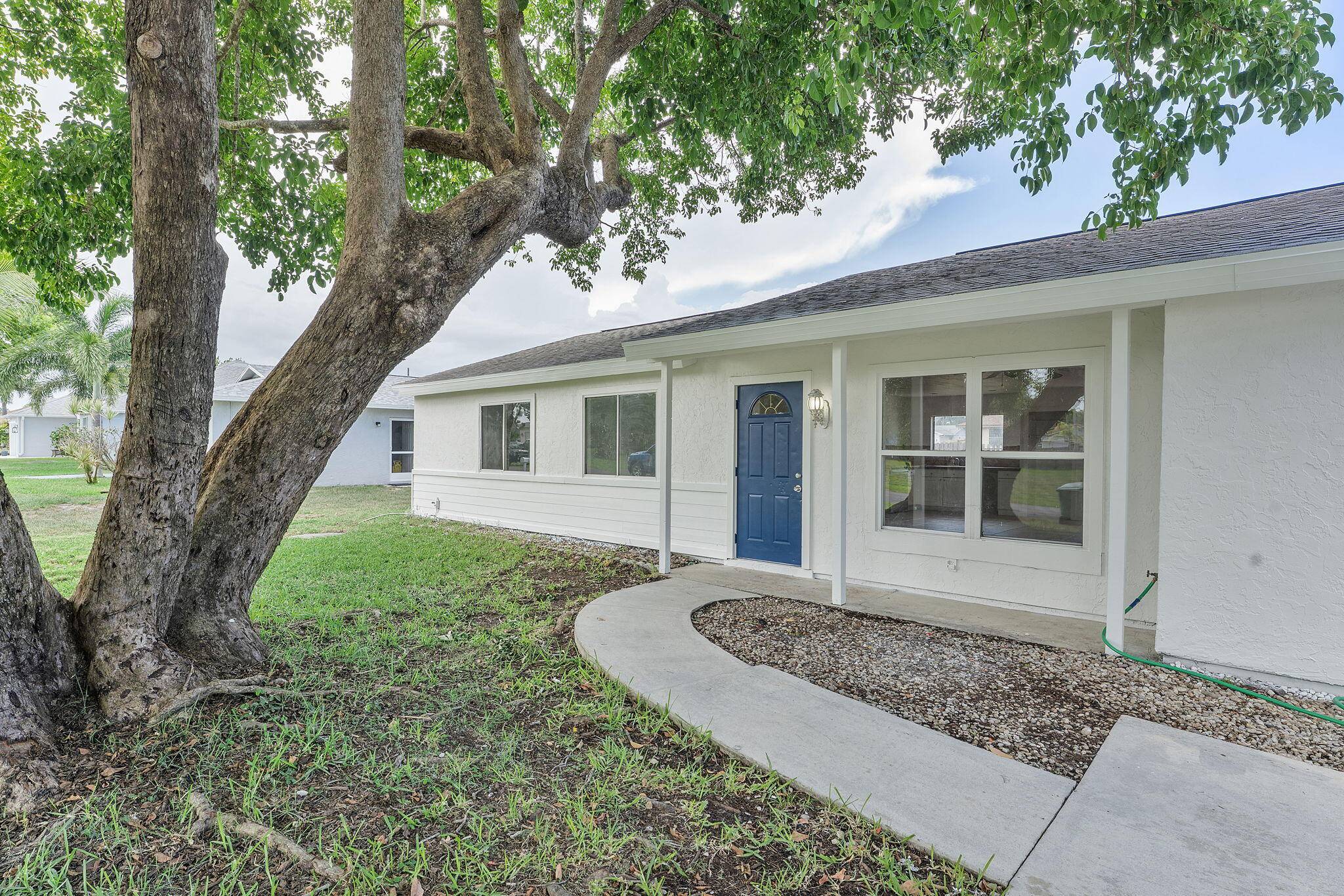 FREE HOME WARRANTY TO BUYER FINACNING OPTIONS AVAILABLE NO HOA FEES and located in a NO FLOOD ZONE, Unbranded Virtual Tour https www.