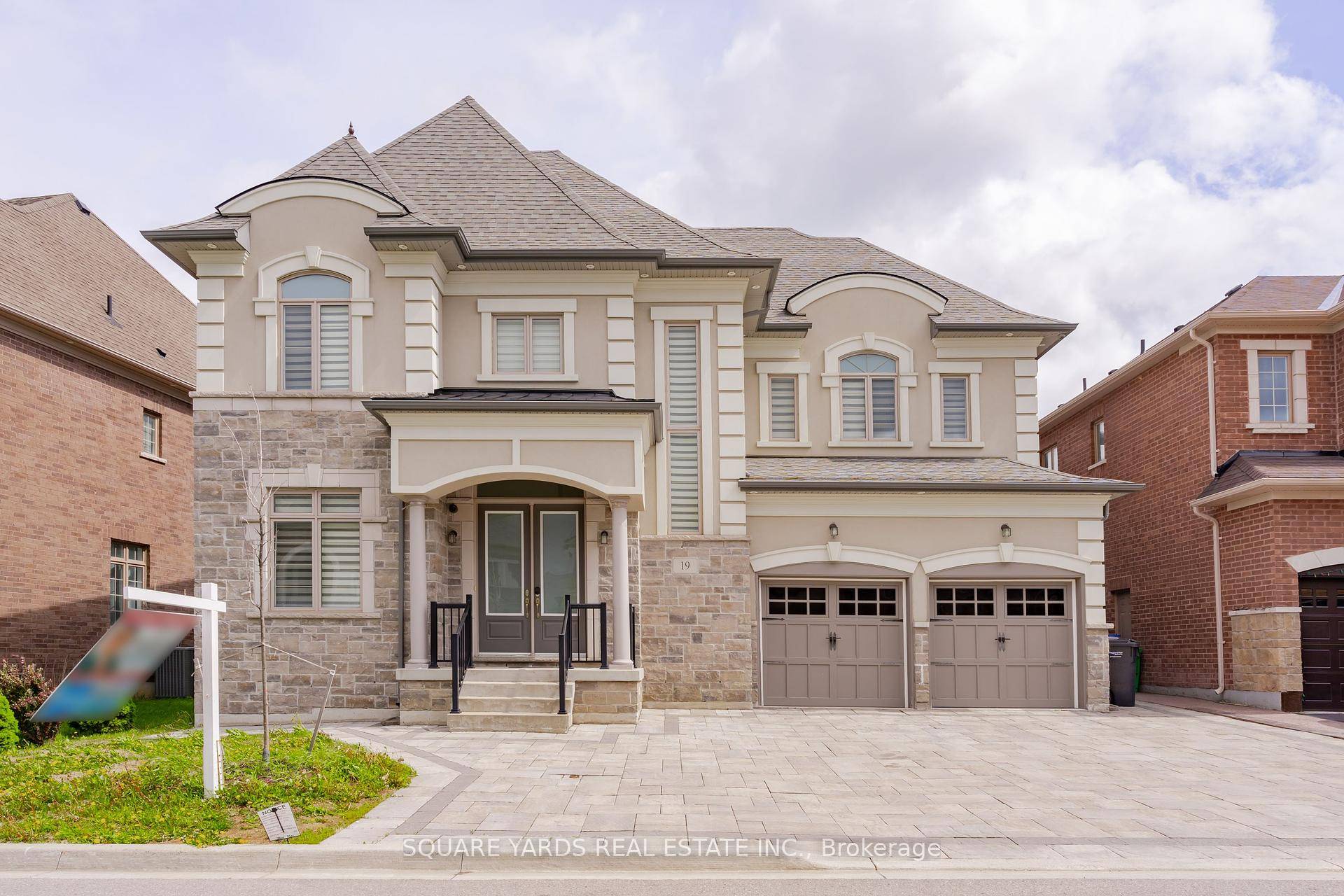 Welcome to this beautiful luxury home in one of Brampton's best neighborhoods.