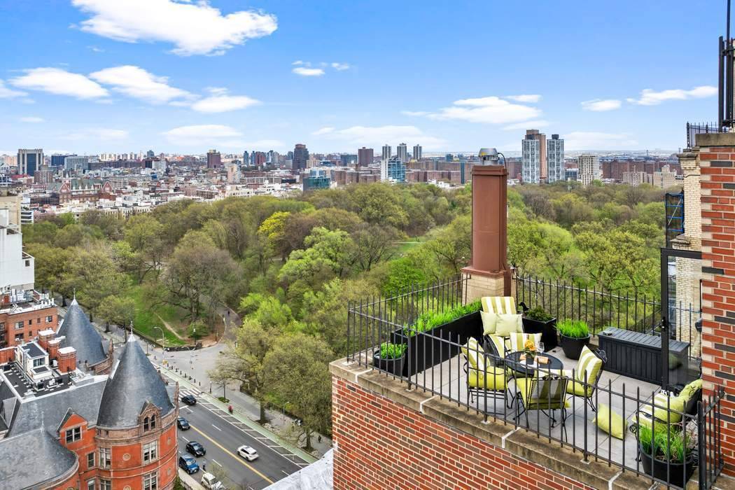 A sun drenched bird s nest perched high above Central Park with a truly unique panorama !