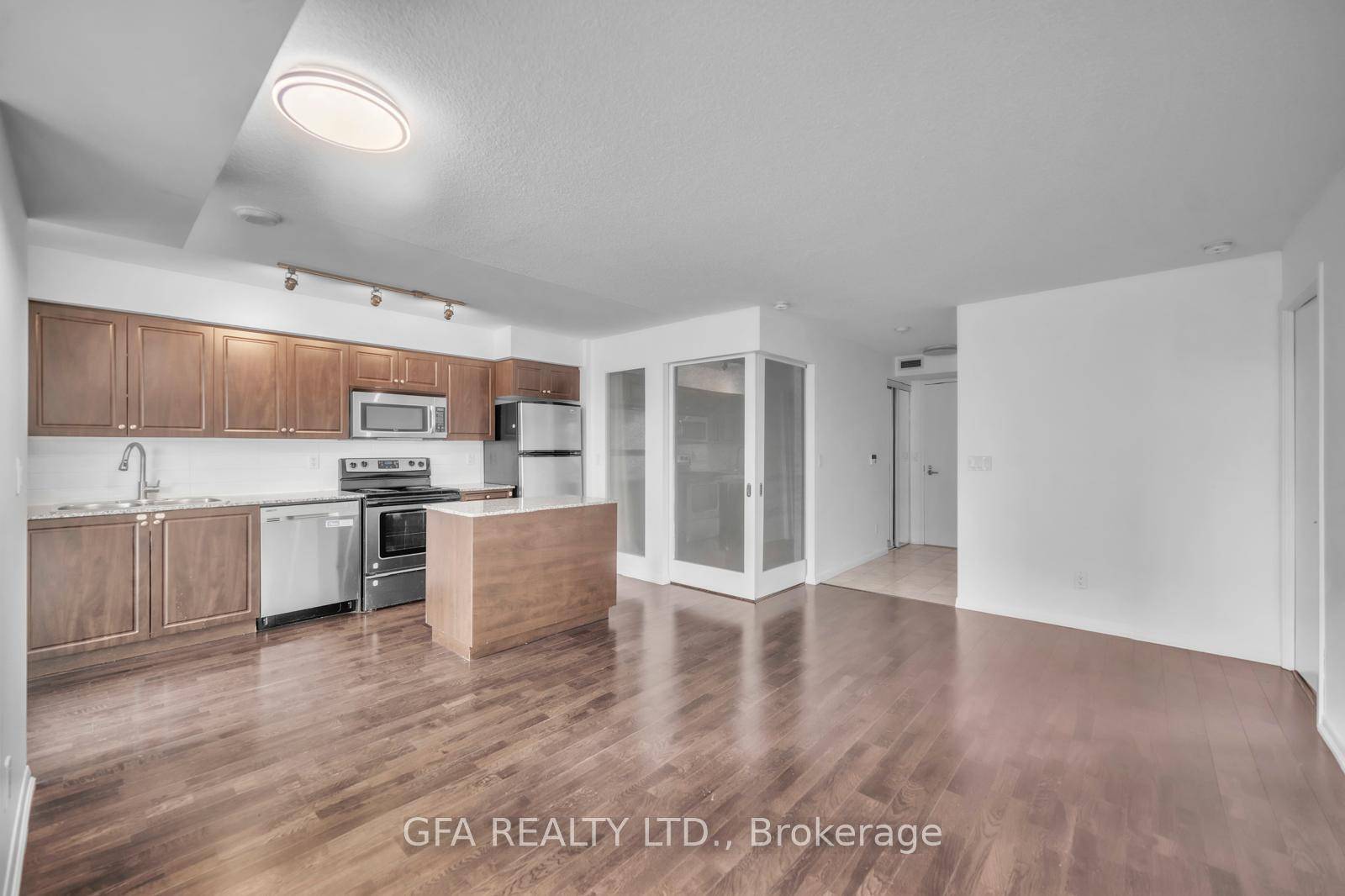 Welcome to Unit 1068 at 209 Fort York Blvd !
