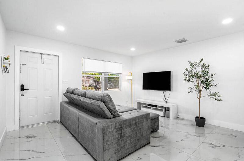 PRICE REDUCED ! Seller Motivated Act Fast Before it's Gone !