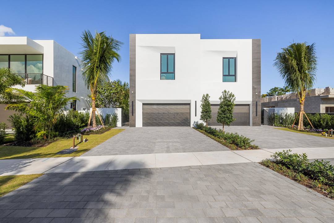 Paloma Villas presents two luxurious two story townhomes developed by Stamm Development Group.