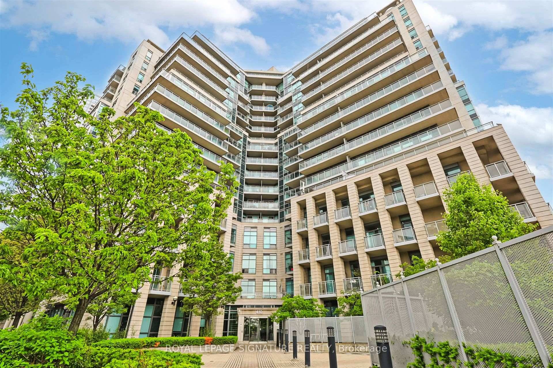 Location ! Location ! Well Maintained Aqua Condo By Monarch !