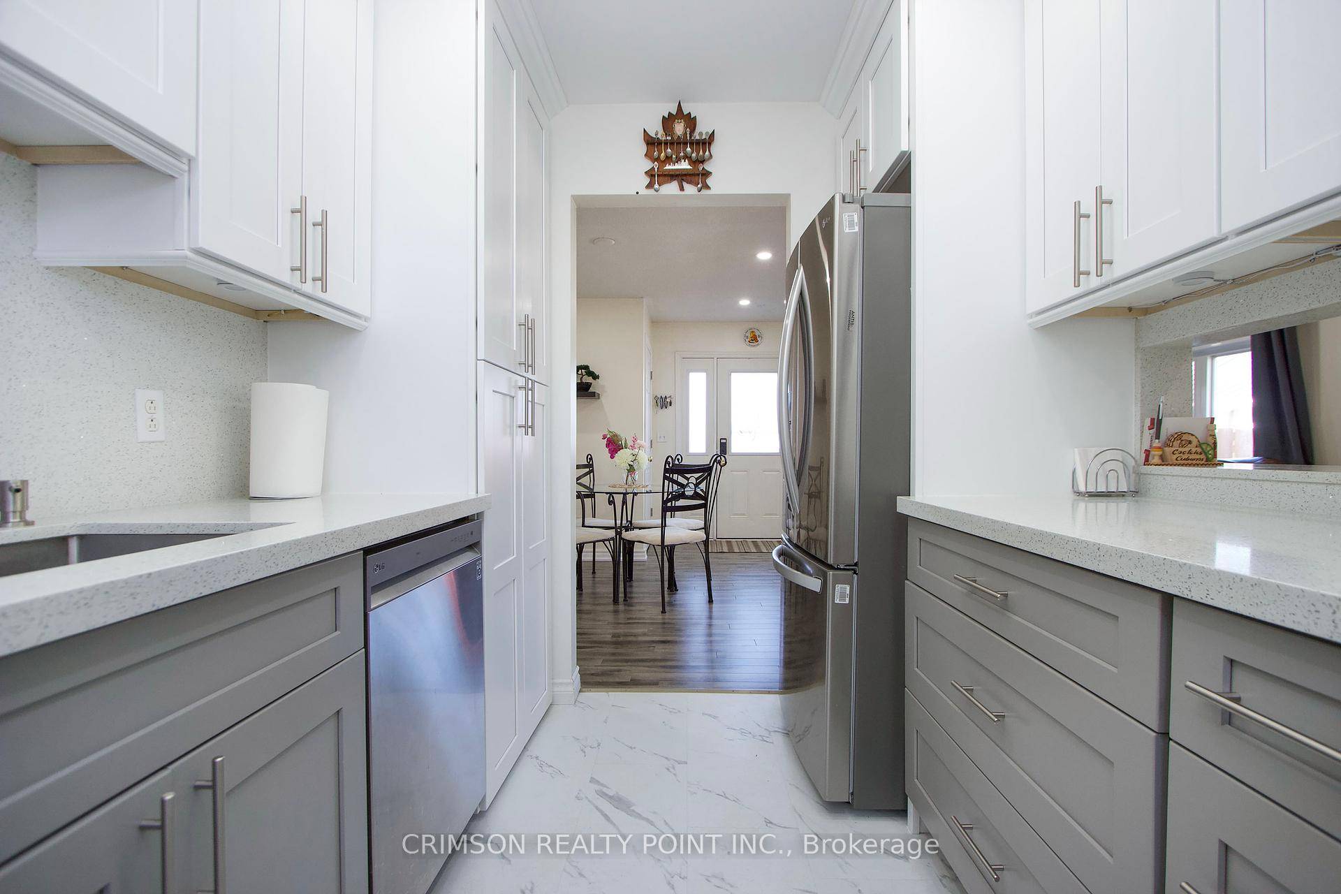 Situated in the inviting community of Colborne, 1007 sqft main floor over 2000sqft living space Bungalow with 3 1 bed, 2 bath with walkout basement has so much to offer.