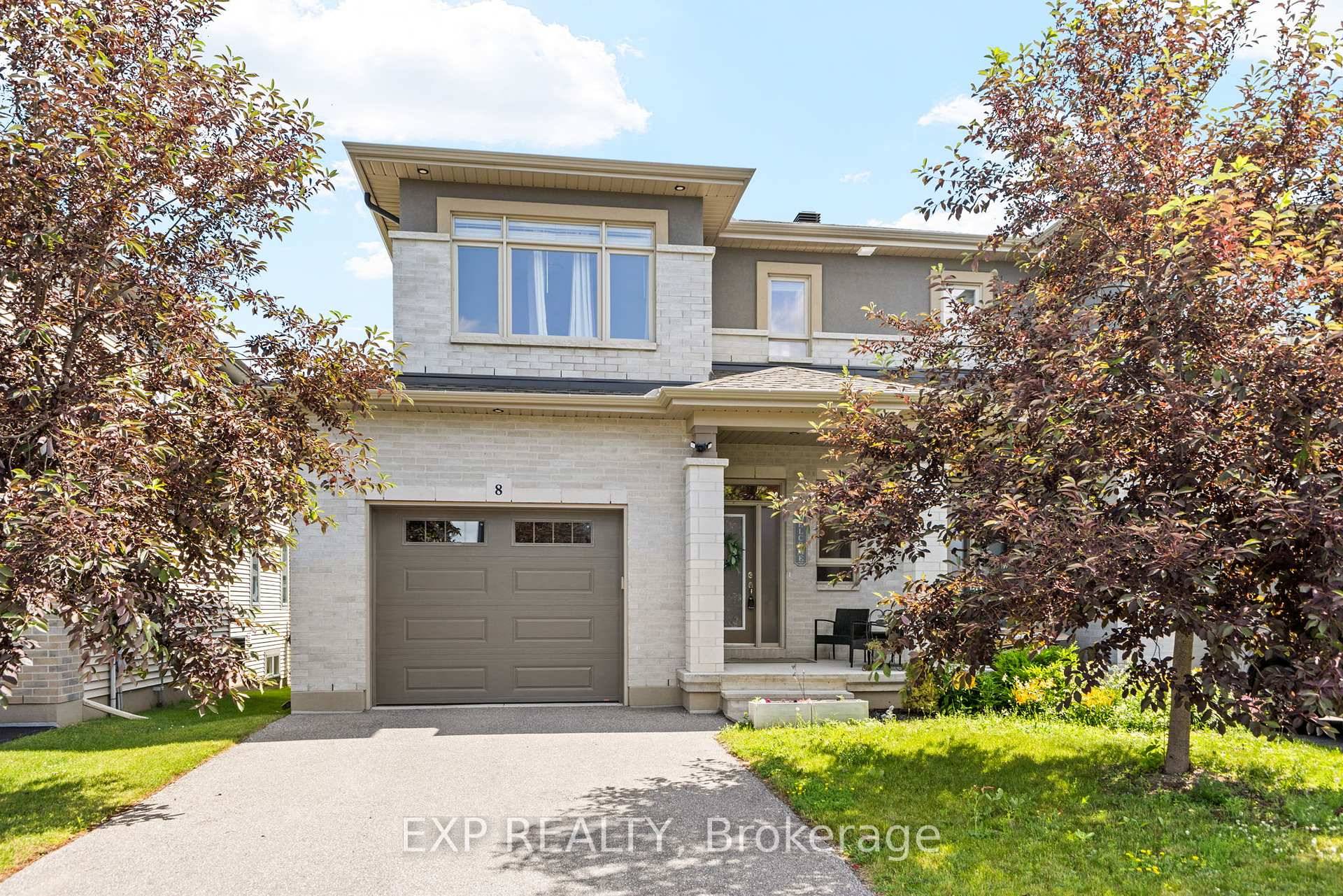 Fantastic End Unit Semi right in the heart of Carleton Place !