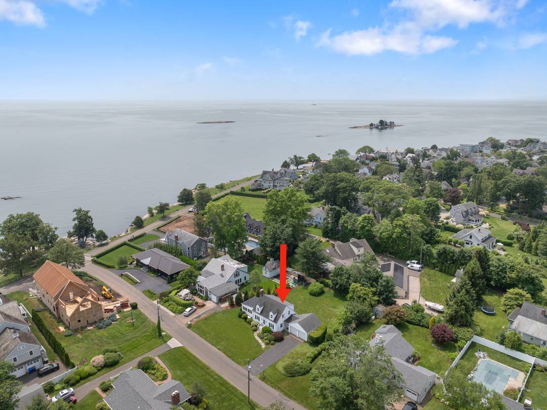 Located in the heart of Branford's beautiful Linden Shore and Pawson Park area, this property presents a rare opportunity to realize a custom home in one of the shoreline's most ...