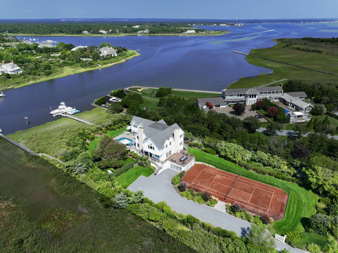 Ultimate Resort Style Bayfront with Pool,Dock,Tennis,& Beach!