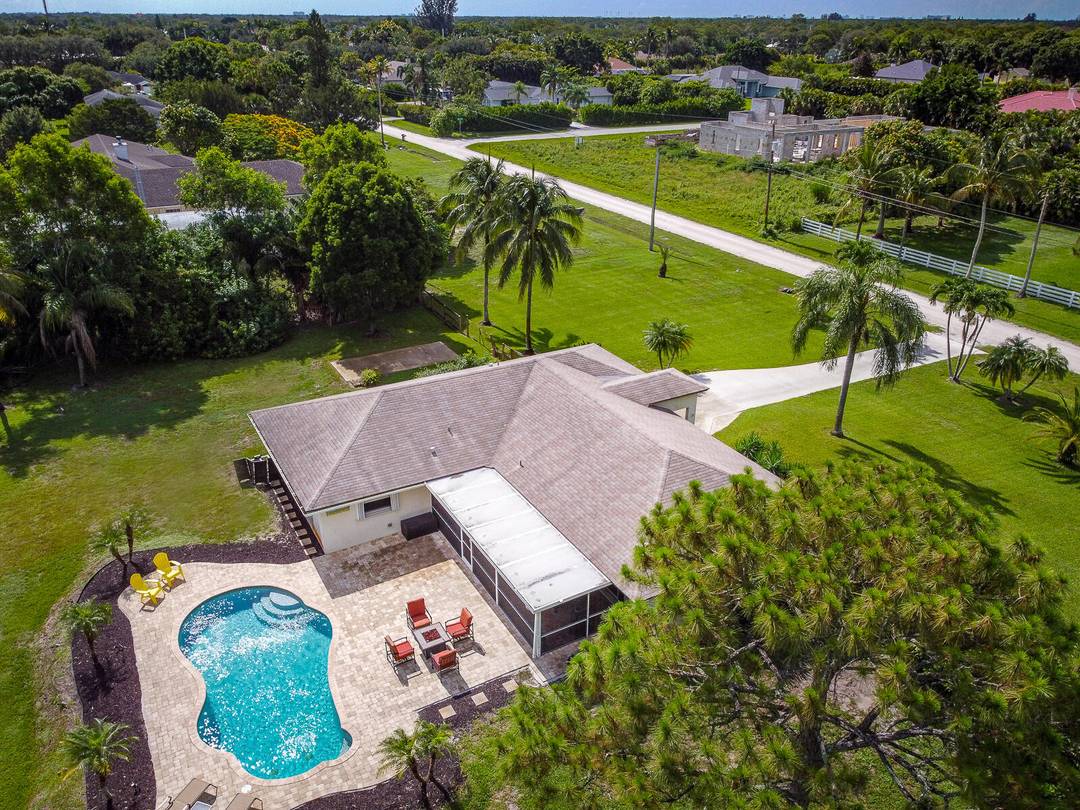 LOWEST PRICED CBS Pool home in PBCE.