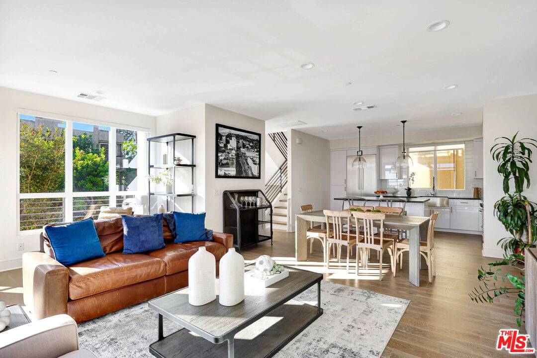 1414 1/2 N Stanley Ave 3BR Hollywood Hills East La