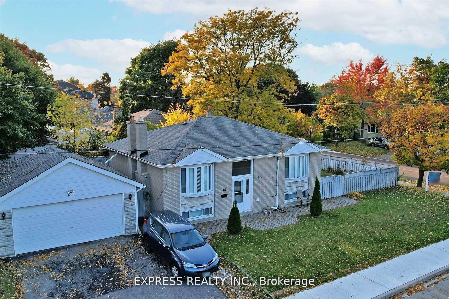The Most Demanded Home In Crosby Of The Heart Of Richmond Hill.