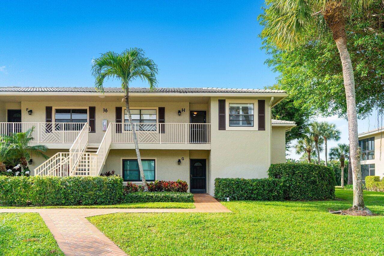Recently remodeled convertible 3BR 2BA condo in Stratford West with panoramic golf views !