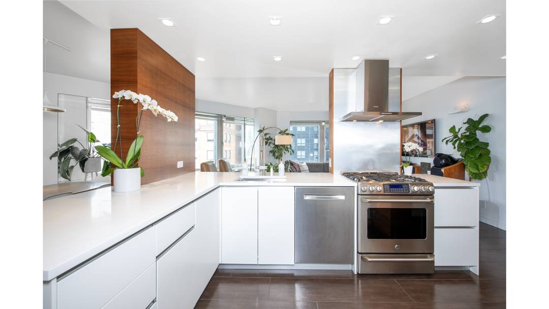 Sophisticated Four Bedroom Resicence at CitySpire This thoughtfully designed 4 bedroom, 3.