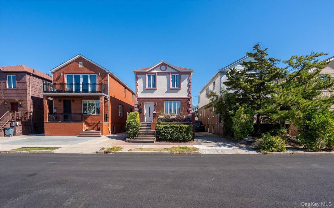 A Rare Gem in Manhattan Beach Welcome to this fully detached home with a private driveway, ideally located just one block from the ocean.