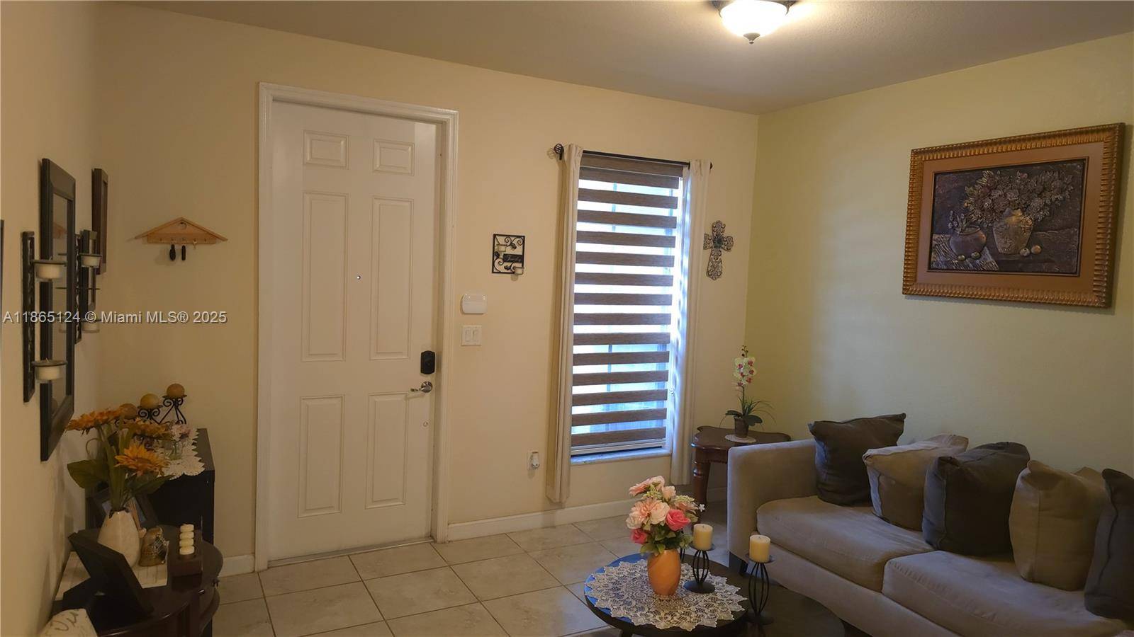 Step into a townhome that s got personality and perks to spare !