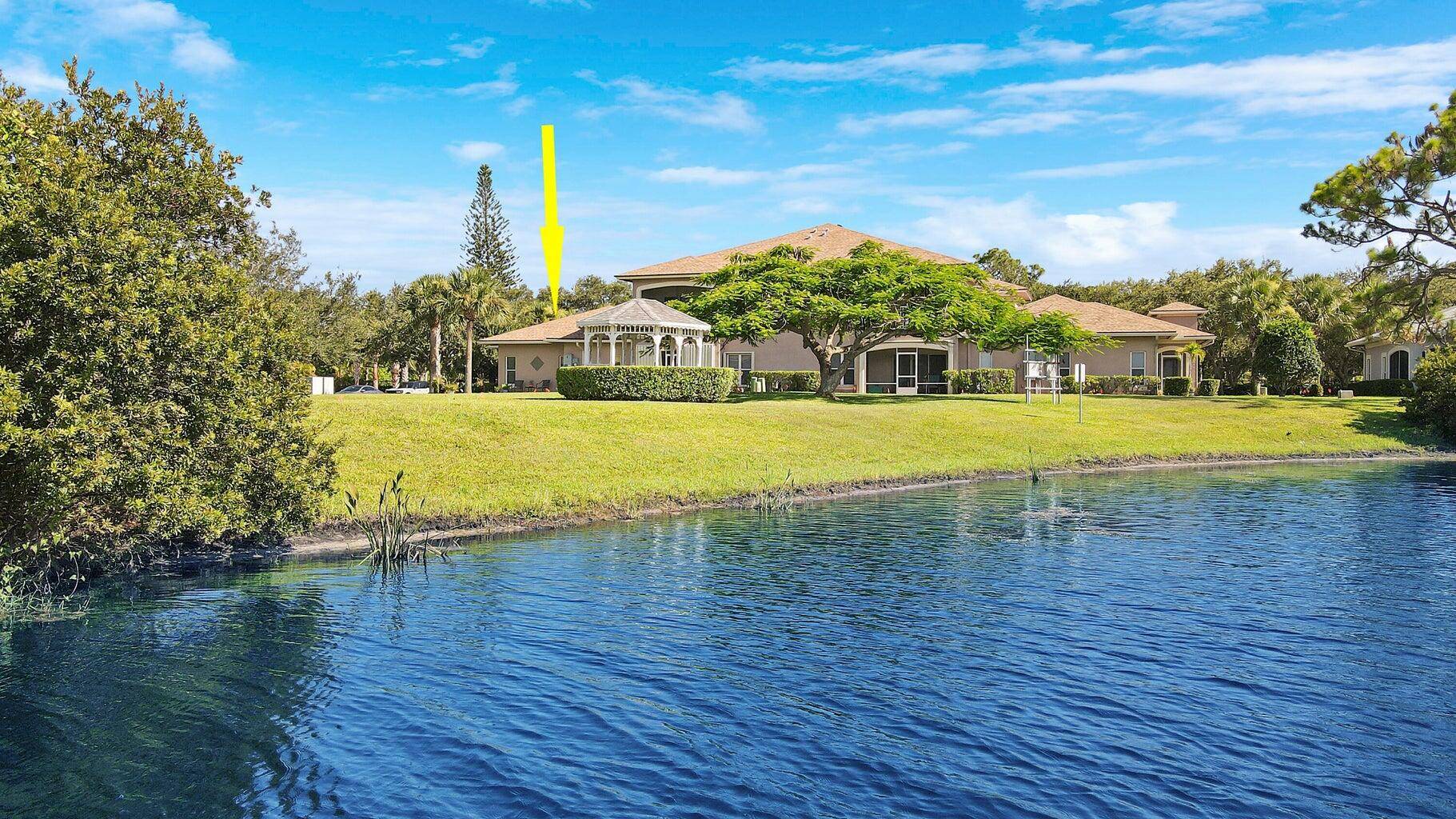 Come discover this beautiful, pet friendly villa, rental friendly no age restrictions !