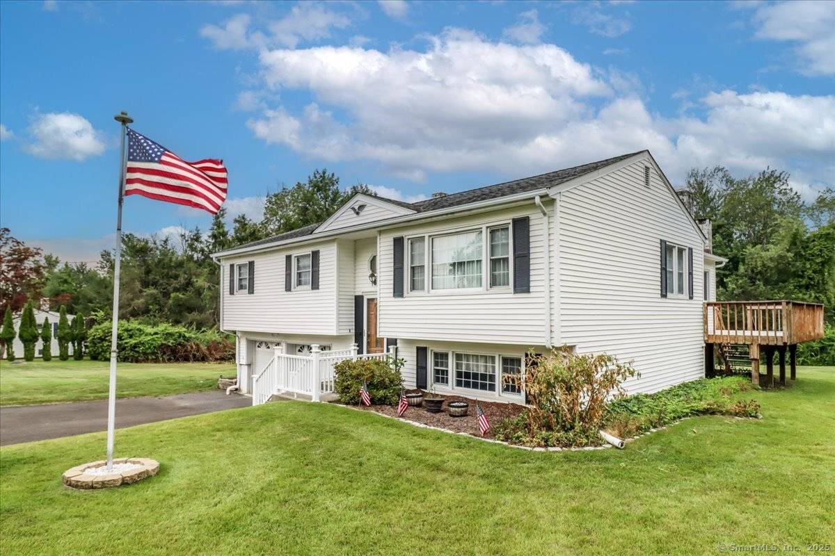 Wonderful Opportunity ! This 3 Bedroom Home offers you a Large, Open Feel with Bright and Sunny Rooms.