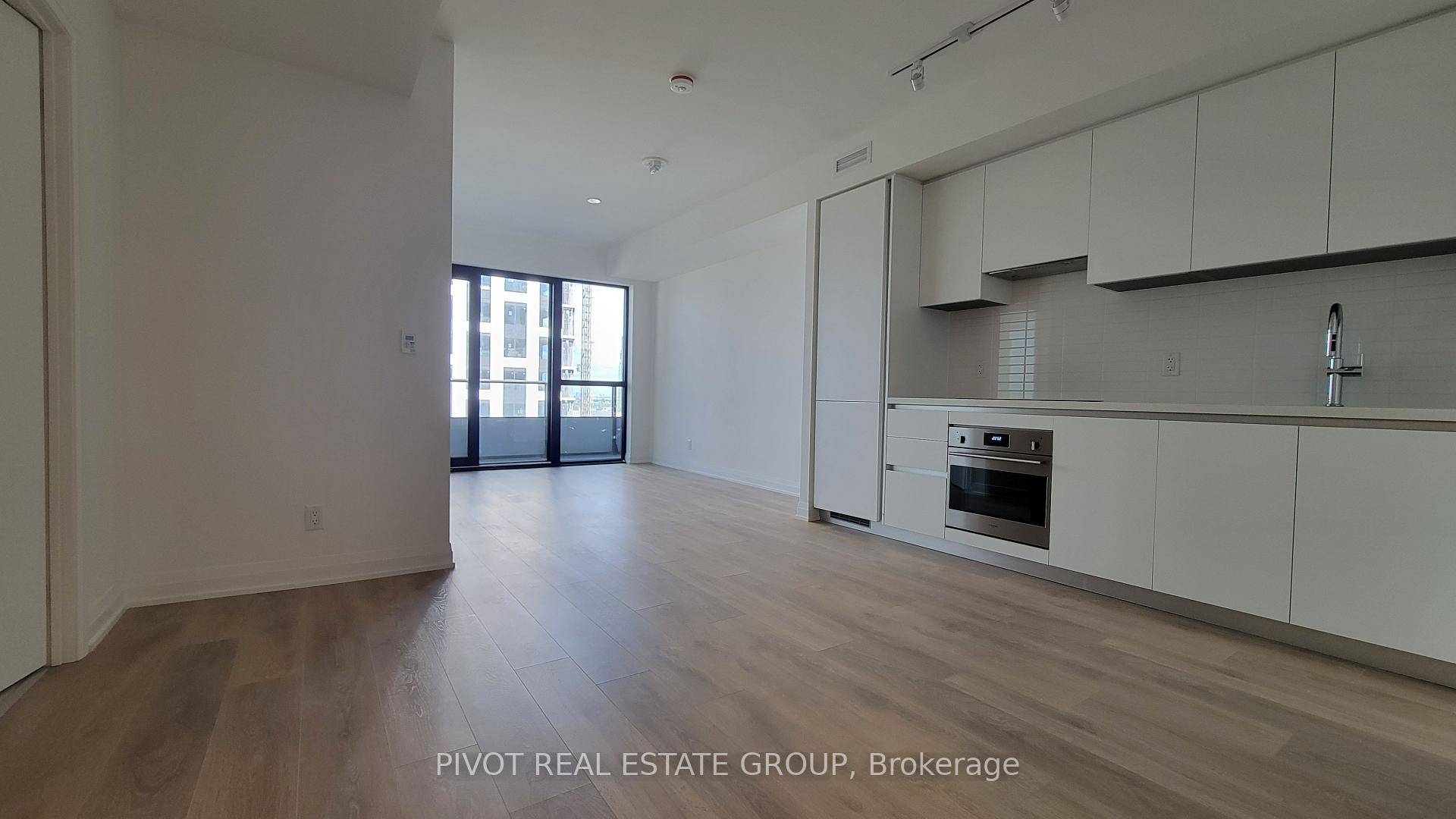 Live at the heart of the vibrant Exchange District.