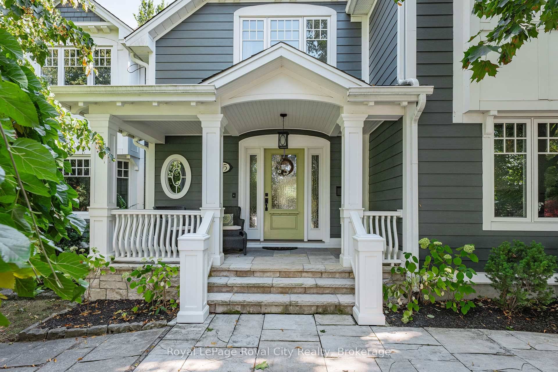 Welcome to 35 Monticello Crescent !