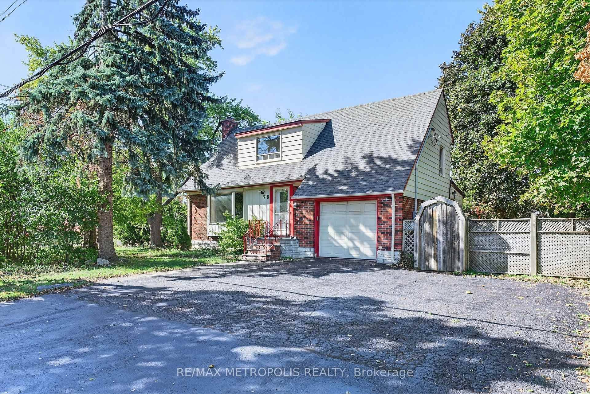 Welcome to this well maintained 3 bedroom, 1 bathroom home located in the vibrant community of downtown Brampton.