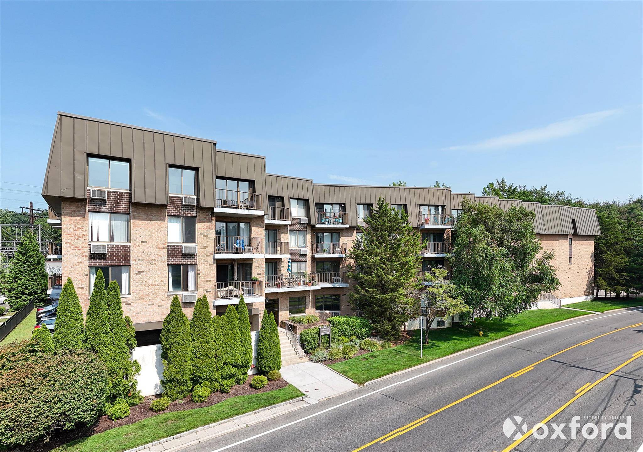 This rarely available 896 SF top floor corner unit is filled with light and a long list of desirable upgrades !