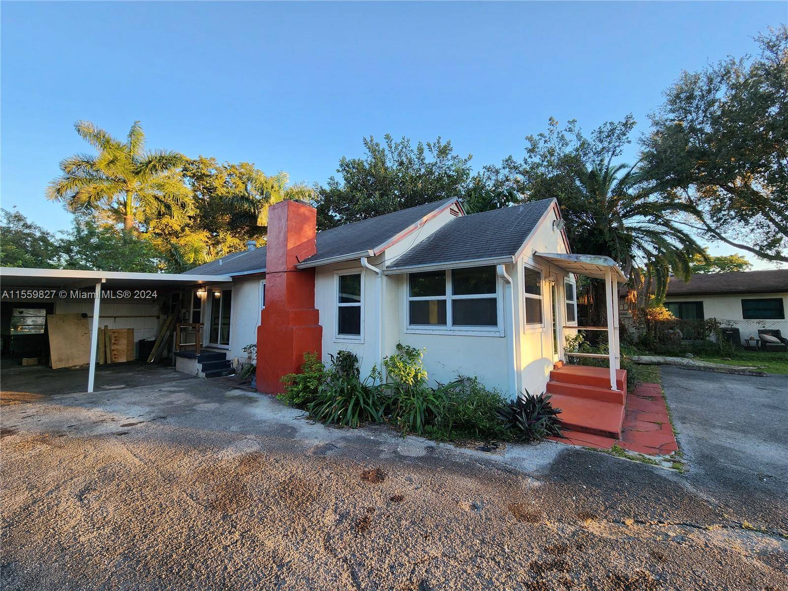 Amazing opportunity to rent this 3 bed 2 baths home right off Griffin Blvd.
