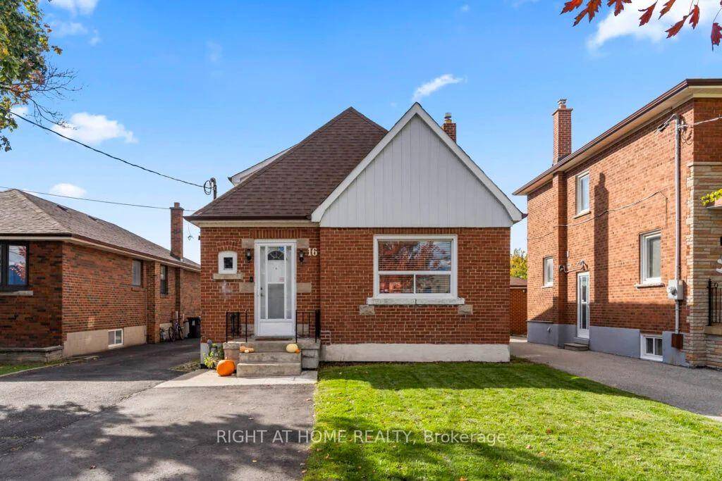 STEP INTO COMFORT AND STYLE AT 16 CONNIE ST !