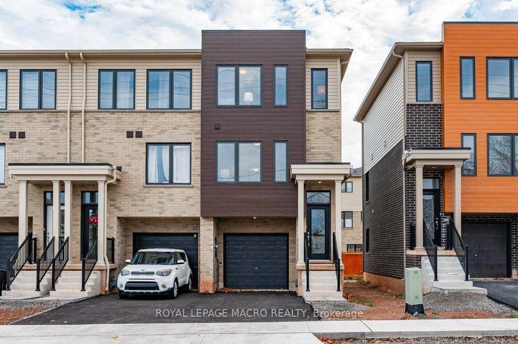 Welcome to Roxboro, a true master planned community located right next to the Red Hill Valley Pkwy.