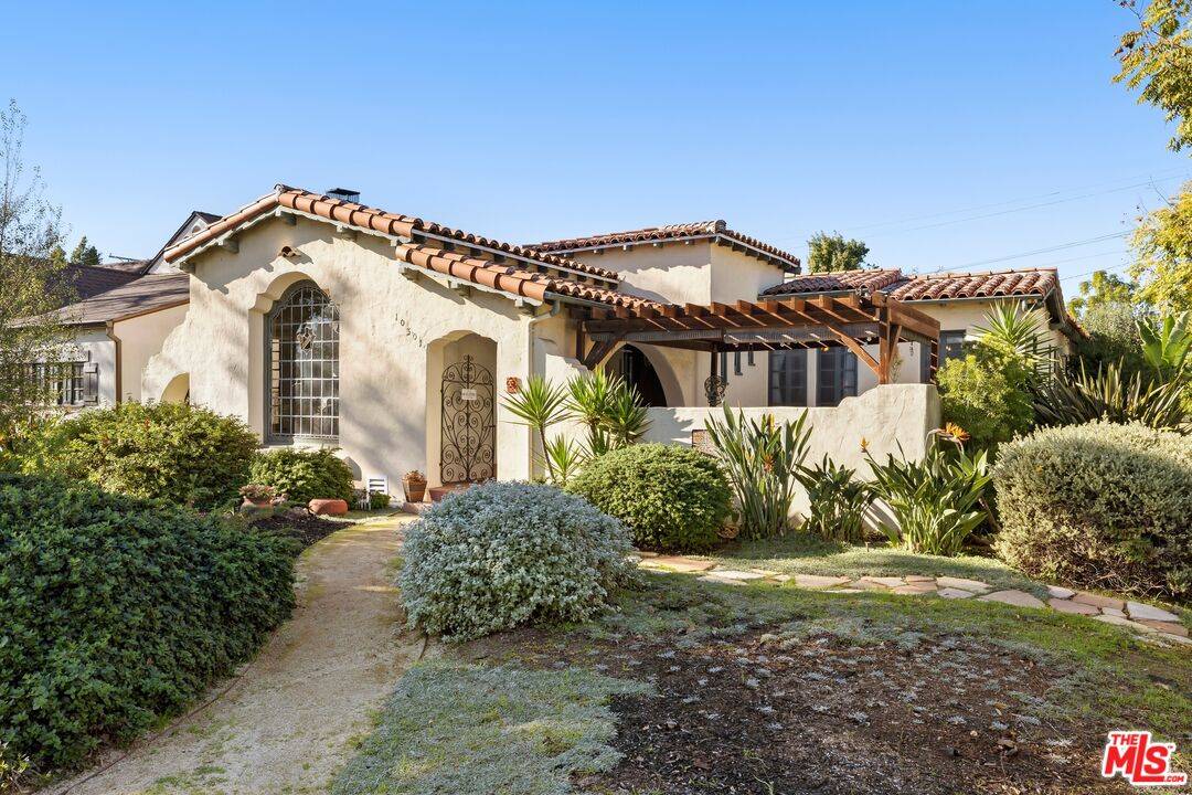 10501   Almayo Ave 3BR La