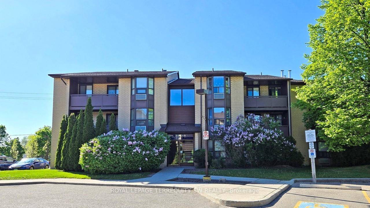 Welcome to this delightful 815 sq.