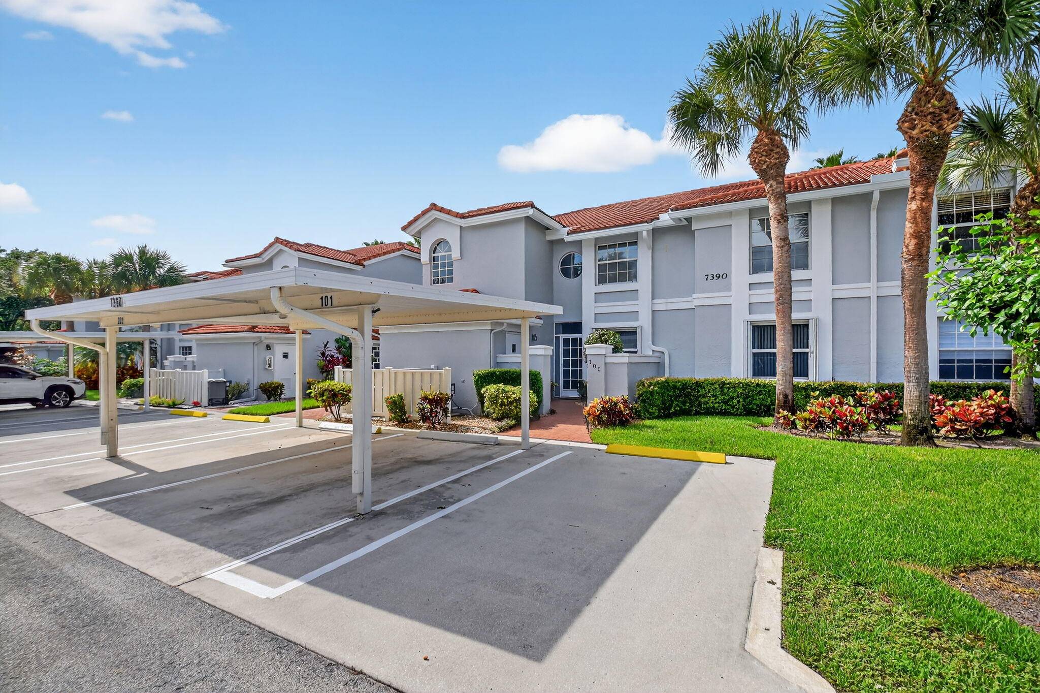 Welcome to this beautifully maintained and brightly updated 2 bedroom, 2 bathroom condo with a bonus den office bedroom, offering a perfect blend of comfort, style, and function in the ...