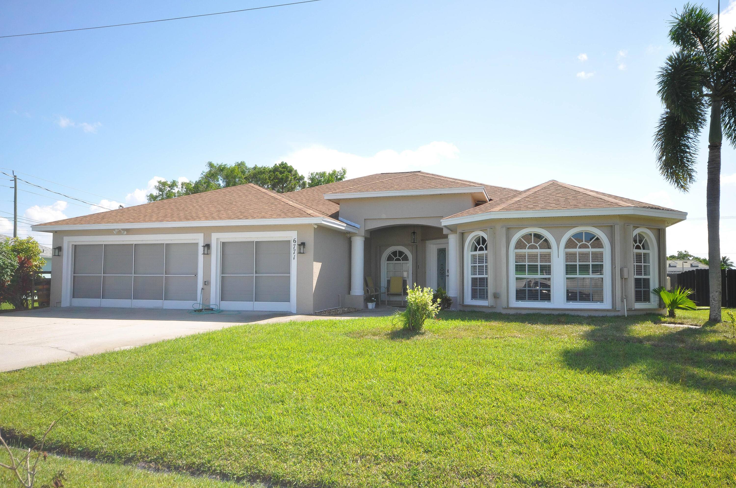 SPACIOUS POOL HOME COMPLETE WITH NEW ROOF 2025, NEW WHITE KITCHEN, QUARTZ COUNTERS, STAINLESS STEEL APPLIANCES.