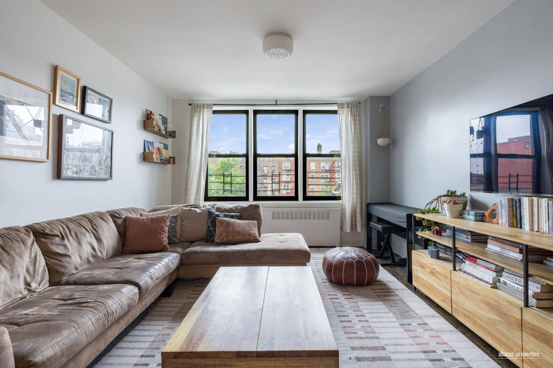Prime Kensington ! This modern 2 bedroom, 1 bath is a corner unit located on the 5th floor with unobstructed, bright amp ; sunny southern and western views.