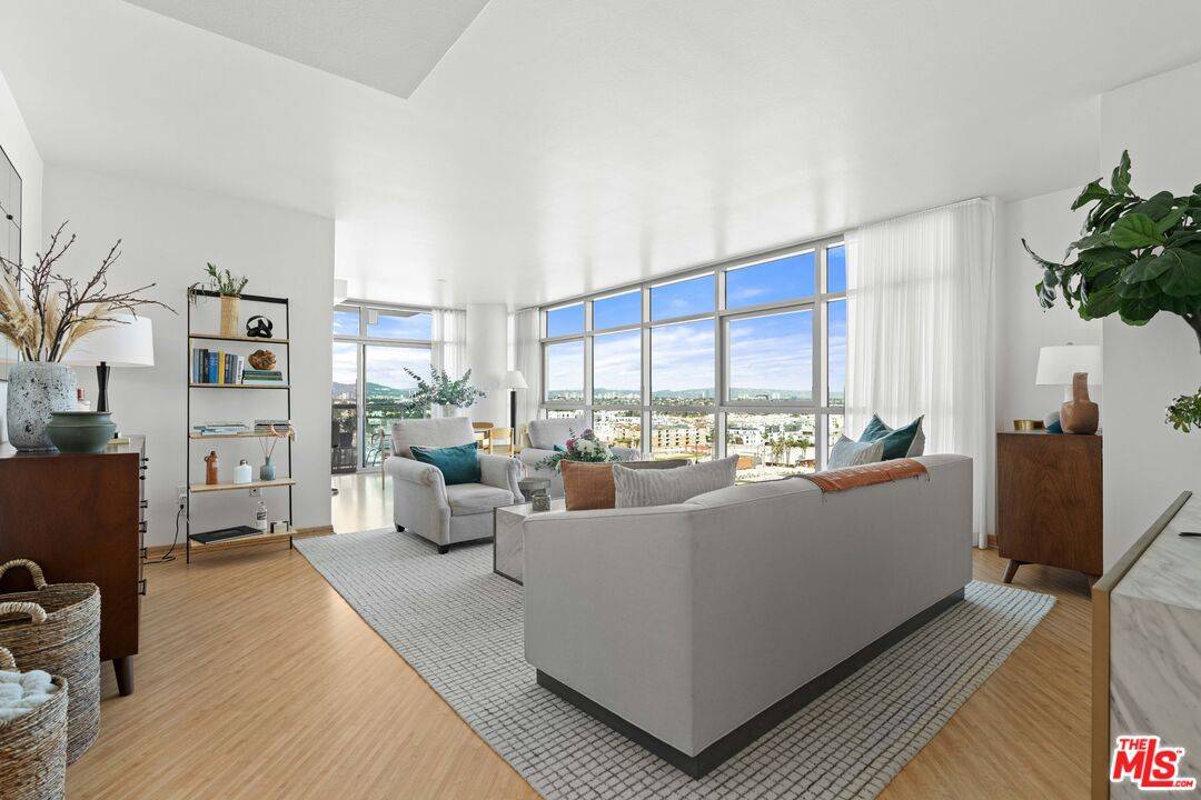 13700 Marina Pointe Dr 2BR Marina Del Rey La