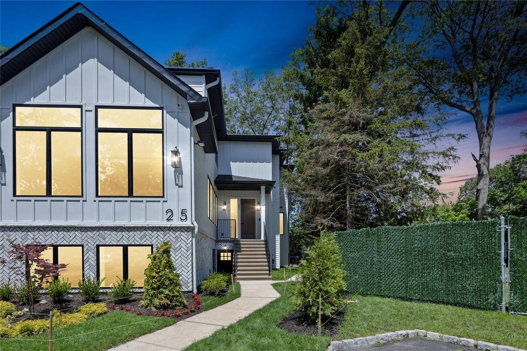 Welcome to 25 N Rigaud ! This exquisite townhouse, built in 2025, offers a luxurious lifestyle on 4, 950 sq.