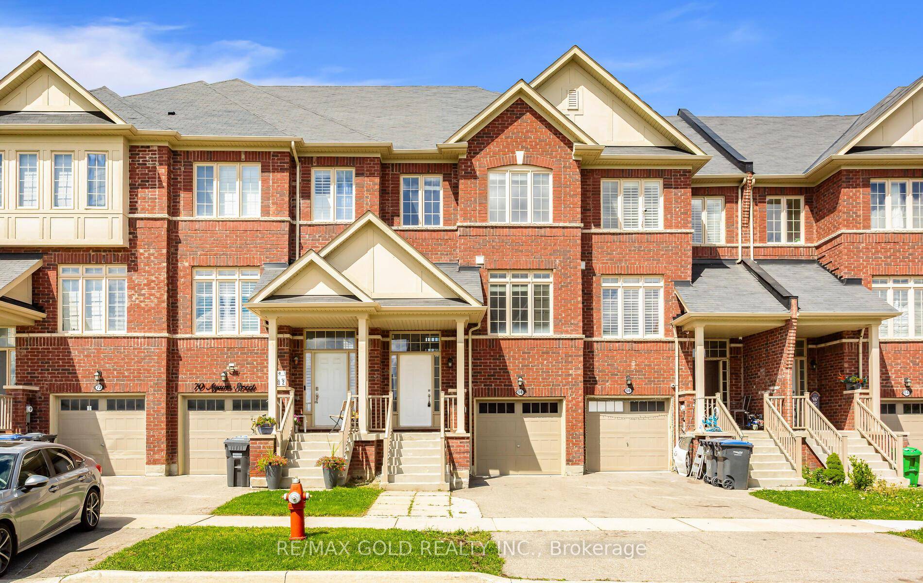 Beautiful 3 1 bedroom, 4 bathroom freehold townhouse in Mount Pleasant North, Brampton.