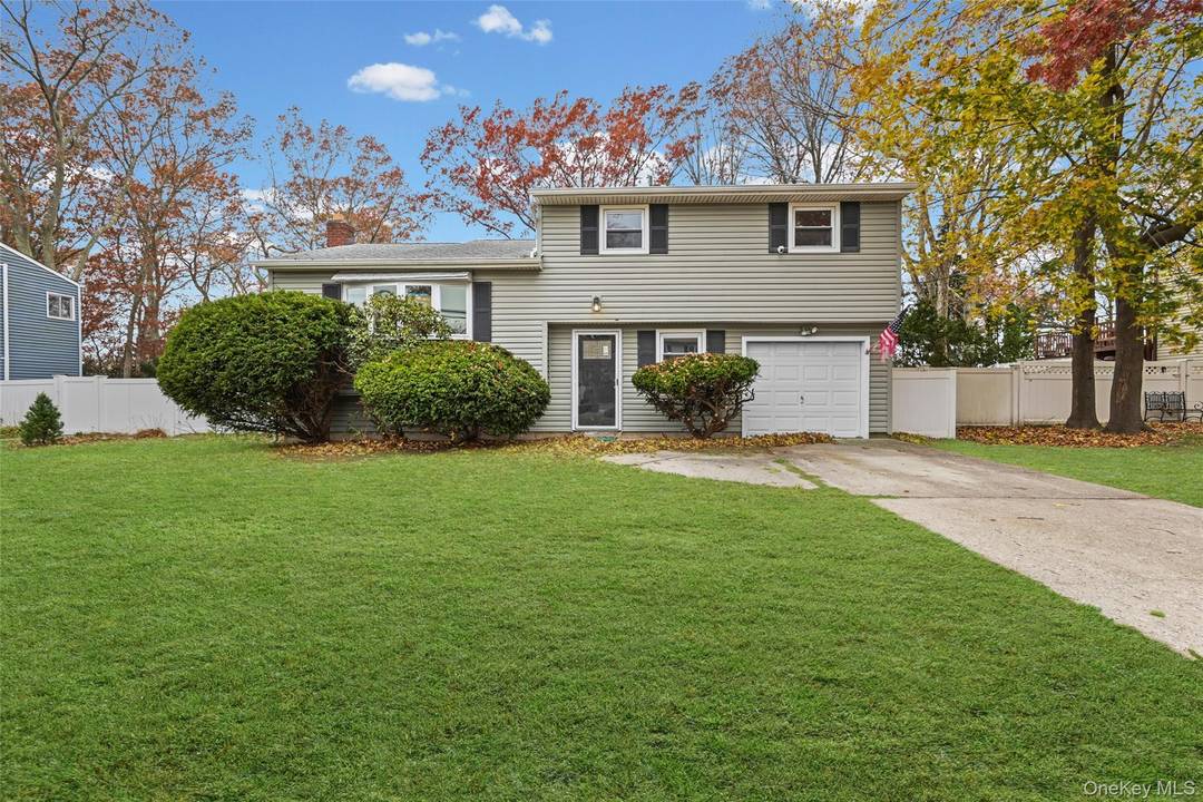 This beautifully updated split level home features 3 bedrooms and 2 bathrooms, thoughtfully renovated with modern finishes throughout.