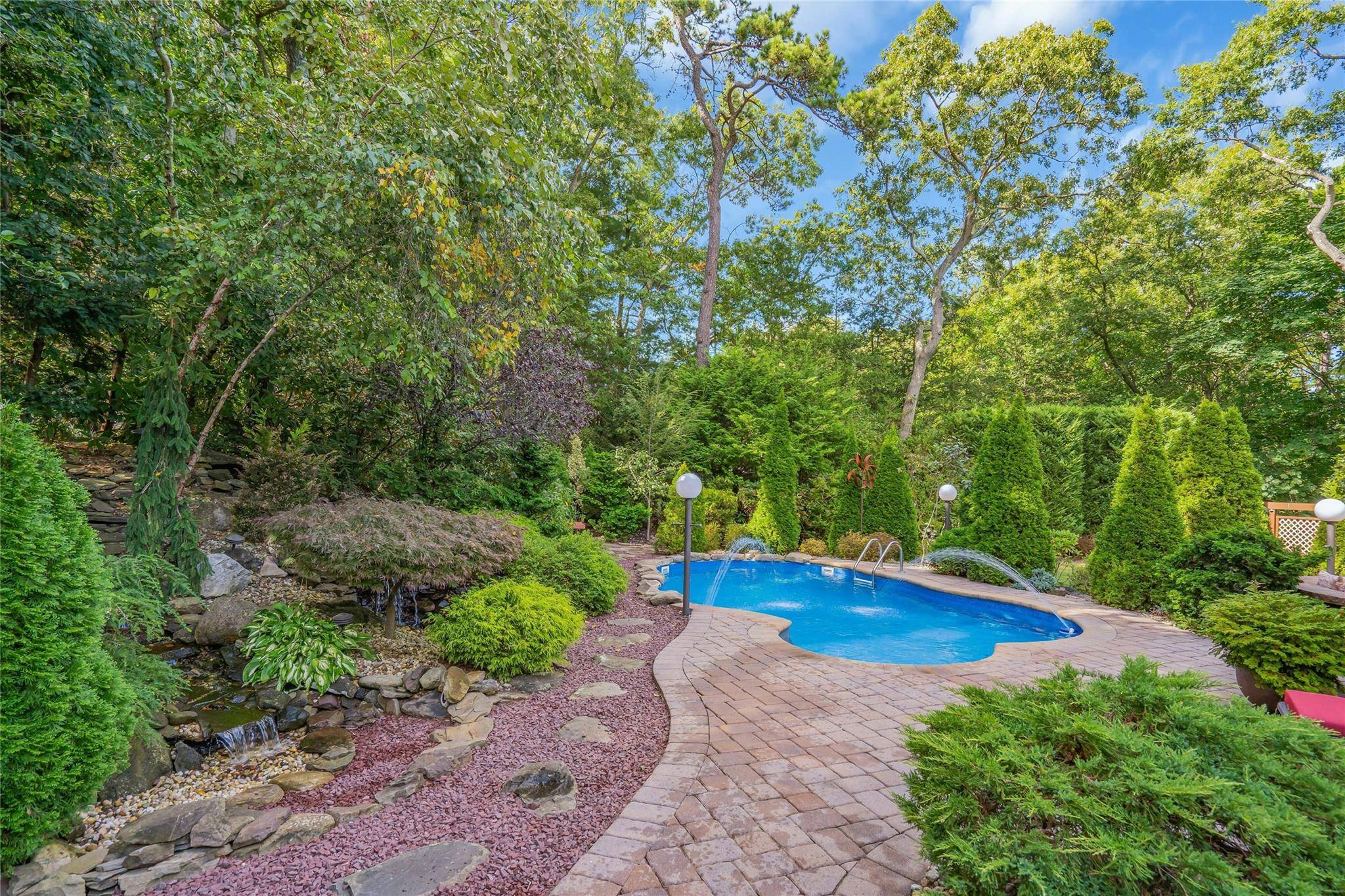 Fabulous ranch ! ! ! Summer is coming and this oasis is waiting for YOU !