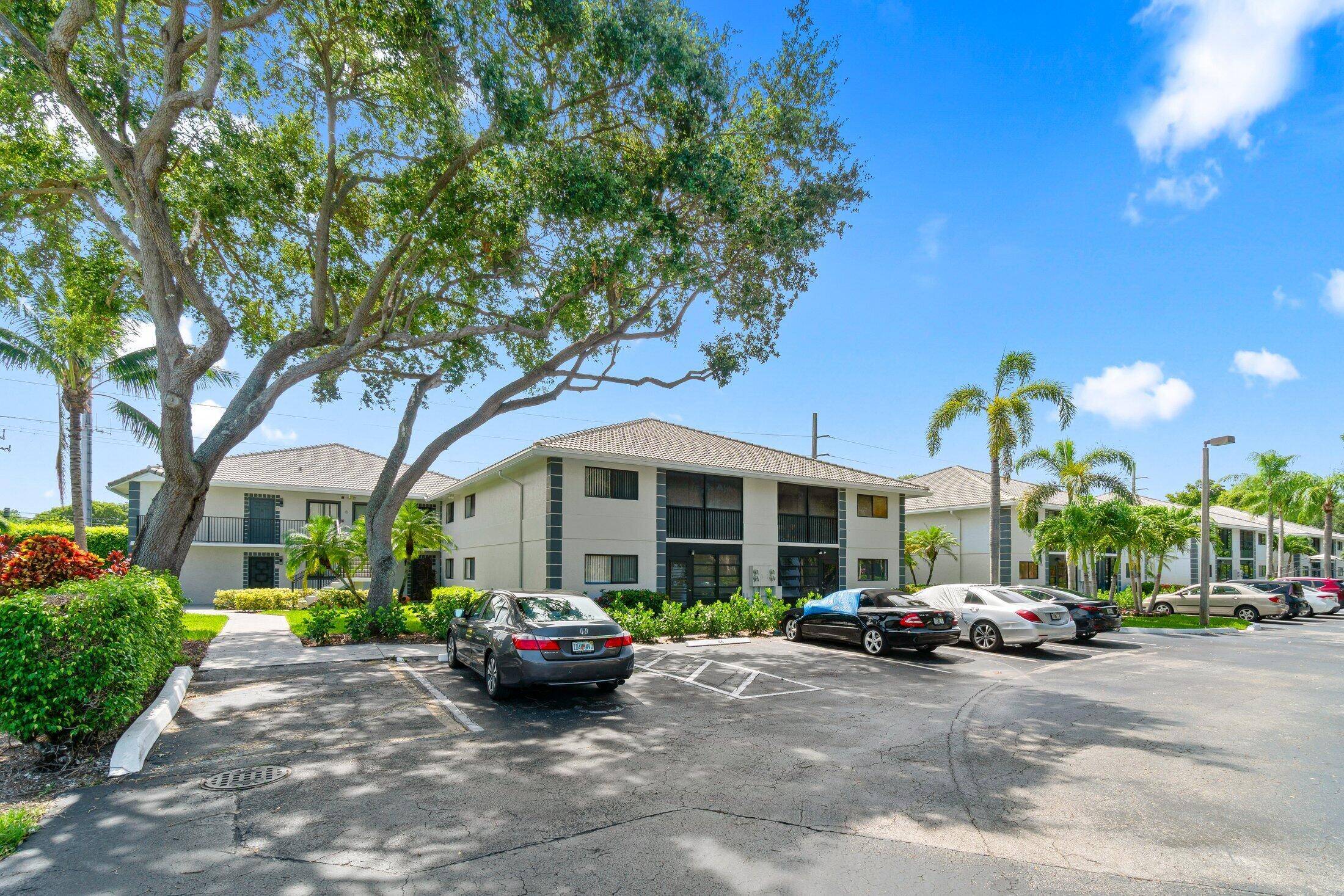 Live the Florida dream in this stunning 2BR 2BA condo in Lakes of Delray a premier 55 active community in West Delray Beach !
