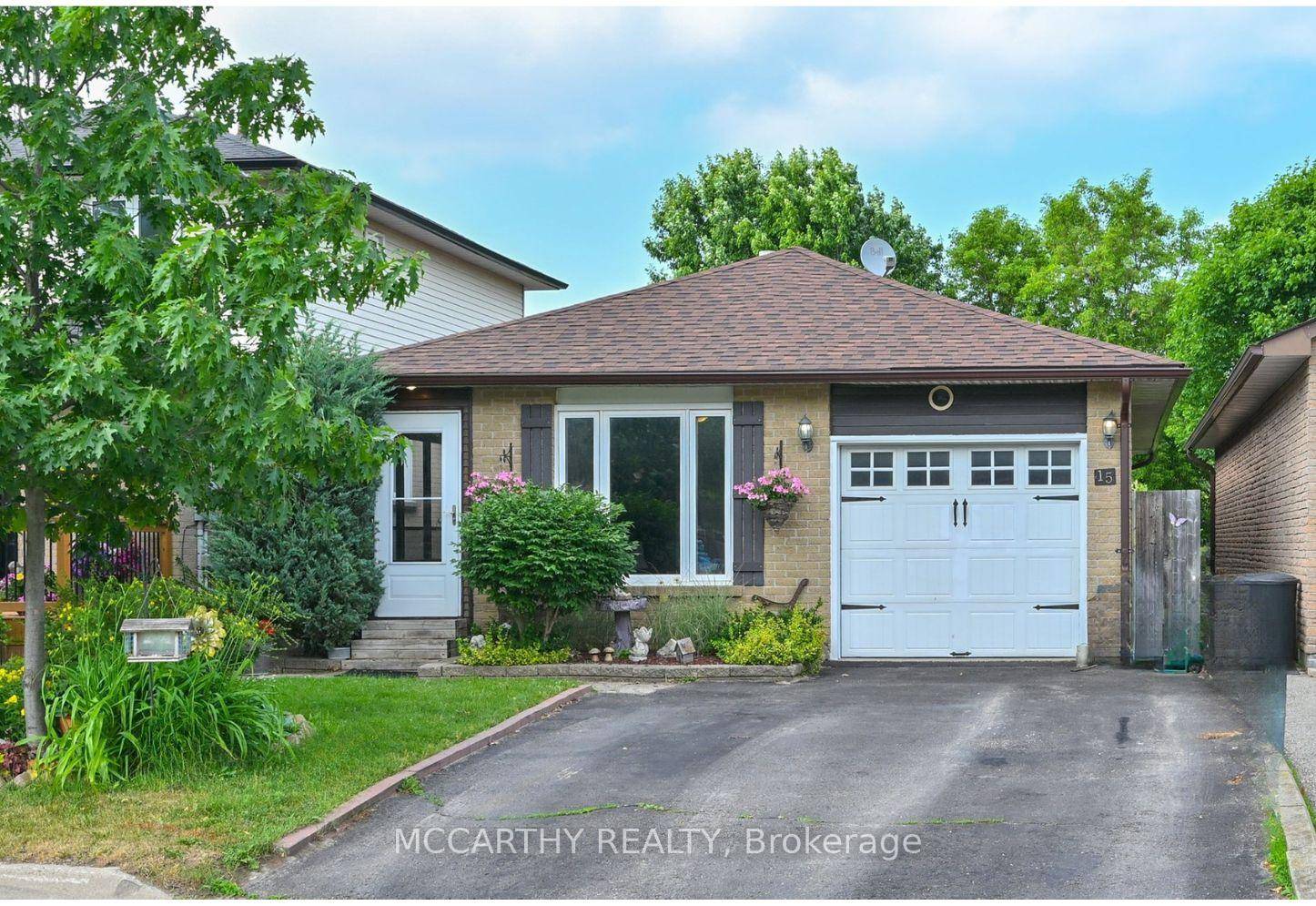 Nestled at the end of a quiet cul de sac, this 4 bedroom, 2 2 all brick bungalow offers the perfect blend of comfort, lifestyle, and flexibility.