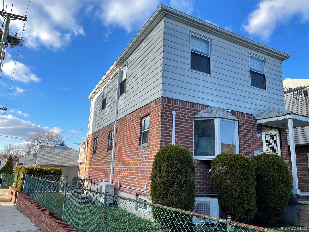 61 52 149th Street, Flushing, NY 11367 R4 1 Zoning, can be converted to 2 Family House.