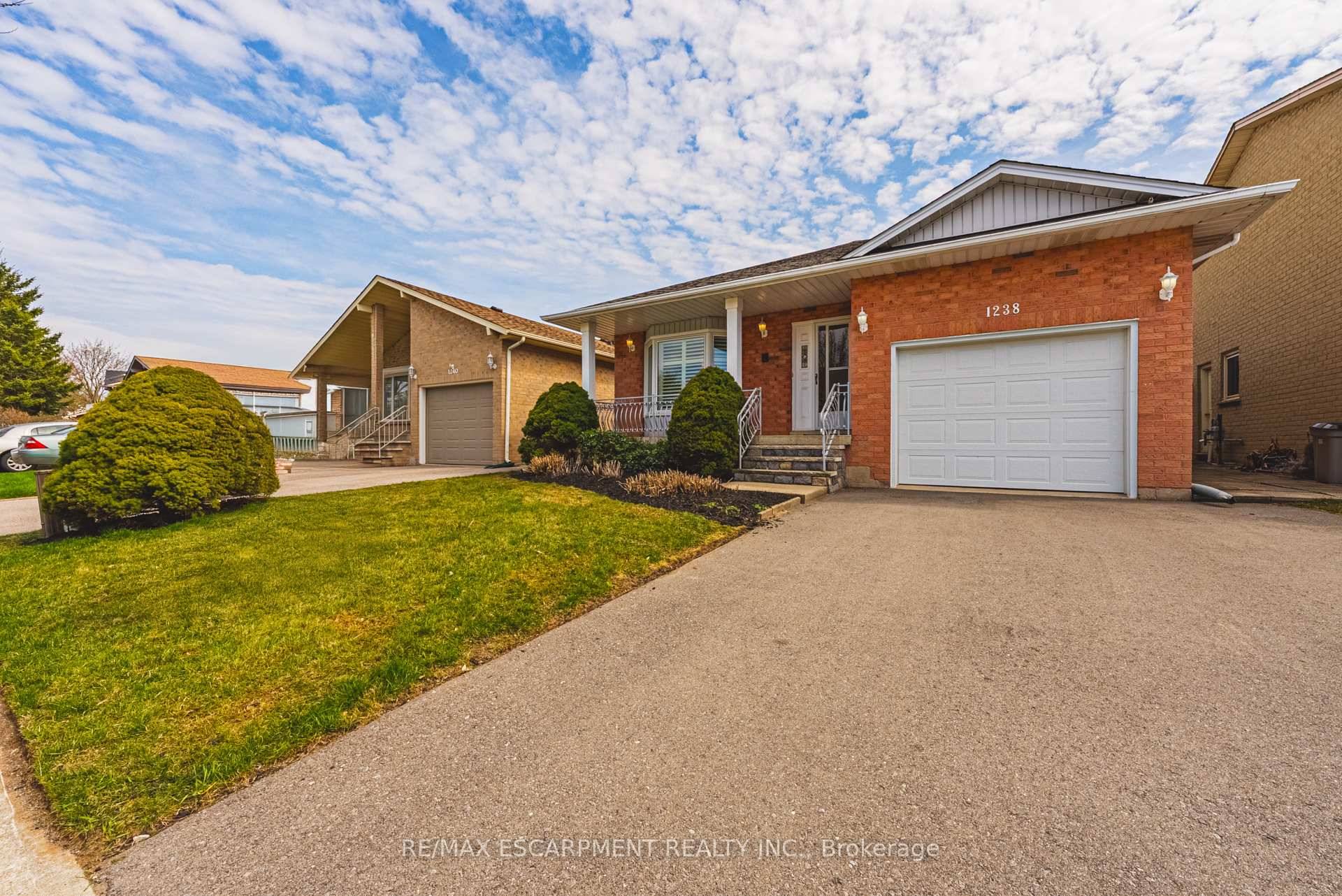 Welcome to 1238 Thorpe Road, a rare opportunity to own a spacious bungalow in one of Burlingtons most convenient and connected neighbourhoods.