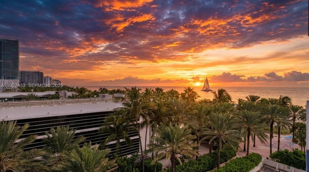 Live where Lincoln Road meets the sand at iconic oceanfront Decoplage, 100 Lincoln Road in Miami Beach.